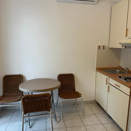 House 100m From The With Free Parking And Breakfast *