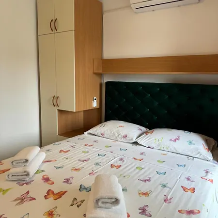 House 100m From The With Free Parking And Breakfast Baska Voda
