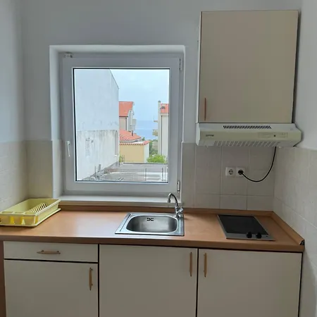 House 100m From The With Free Parking And Breakfast * Baska Voda