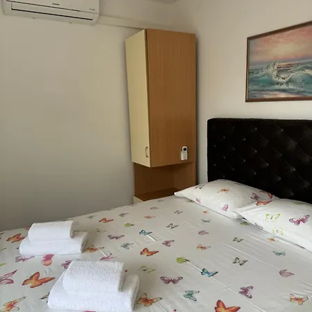 House 100m From The With Free Parking And Breakfast