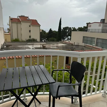 House 100m From The With Free Parking And Breakfast Apartment Baska Voda