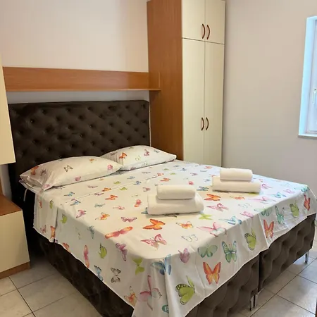Apartment House 100m From The With Free Parking And Breakfast Baska Voda