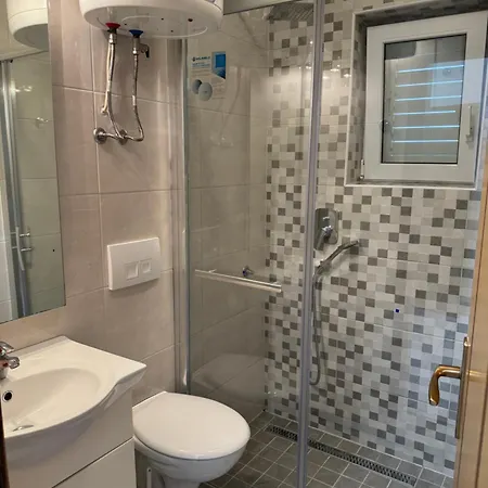 House 100m From The With Free Parking And Breakfast Baska Voda