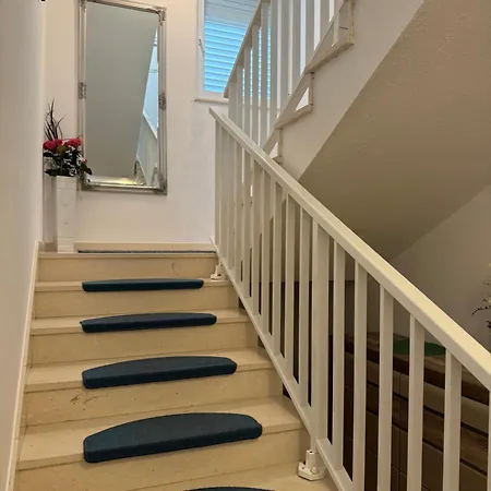 House 100m From The With Free Parking And Breakfast * Baška Voda