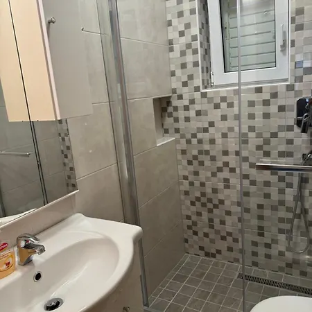 House 100m From The With Free Parking And Breakfast