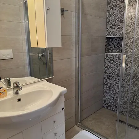 Apartment House 100m From The With Free Parking And Breakfast *