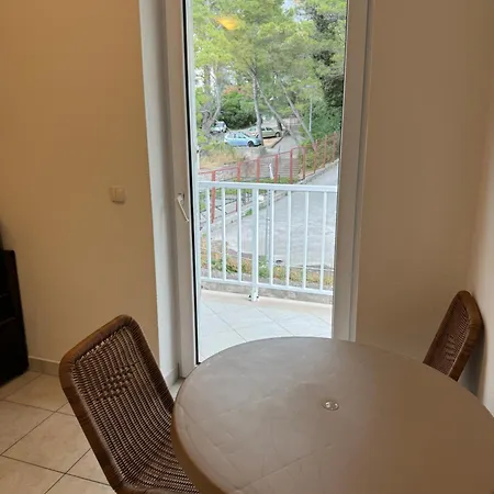 House 100m From The With Free Parking And Breakfast Baska Voda