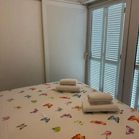 House 100m From The With Free Parking And Breakfast * Baska Voda