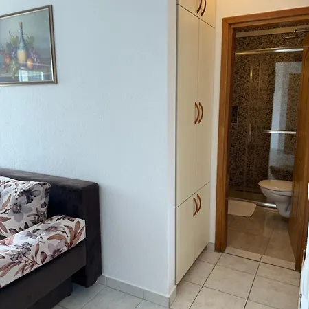 Apartment House 100m From The With Free Parking And Breakfast *
