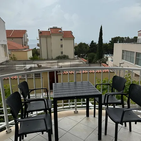 Apartment House 100m From The With Free Parking And Breakfast Baska Voda