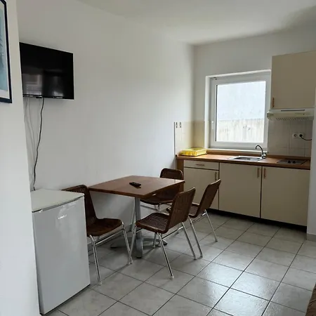 House 100m From The With Free Parking And Breakfast * Baska Voda