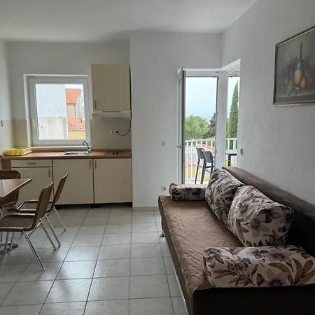 House 100m From The With Free Parking And Breakfast