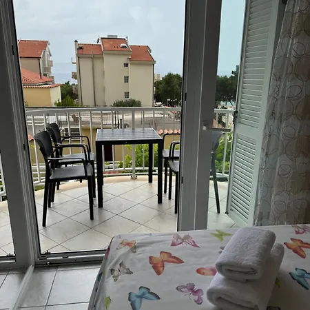 House 100m From The With Free Parking And Breakfast Apartment *
