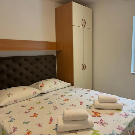 House 100m From The With Free Parking And Breakfast Baska Voda