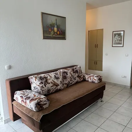 House 100m From The With Free Parking And Breakfast