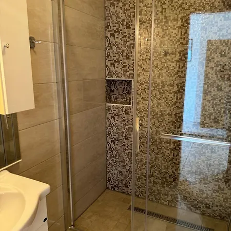 Apartment House 100m From The With Free Parking And Breakfast *