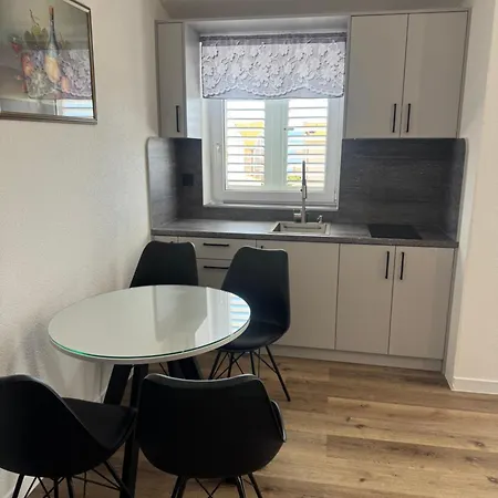 House 100m From The With Free Parking Baška Voda
