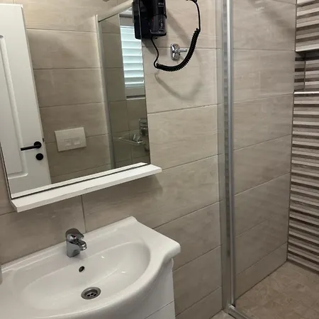 House 100m From The With Free Parking Апартаменти Башка-Вода