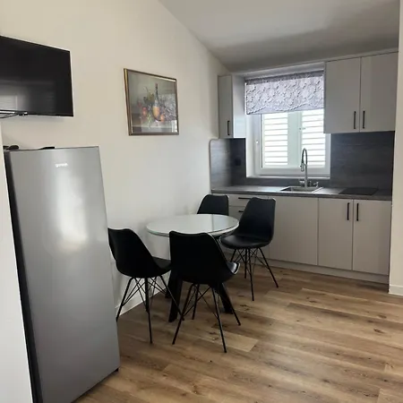 House 100m From The With Free Parking Apartman *