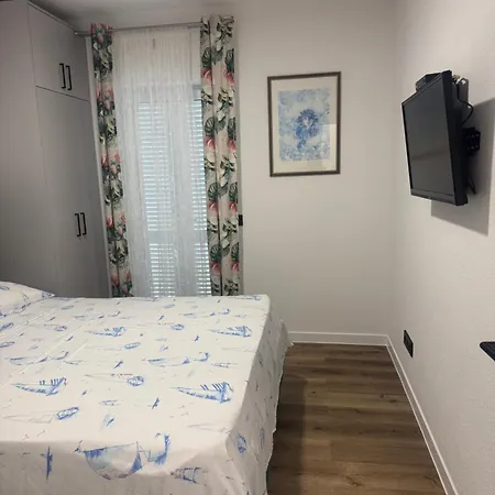 House 100m From The With Free Parking Baška Voda
