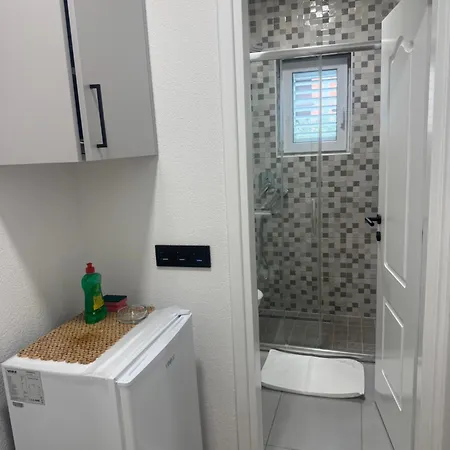 Апартаменти House 100m From The With Free Parking