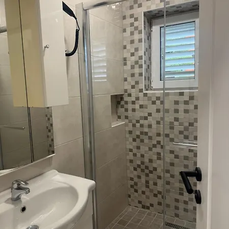 House 100m From The With Free Parking Apartman Baška Voda