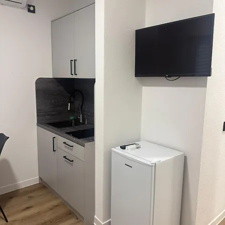 House 100m From The With Free Parking Appartement